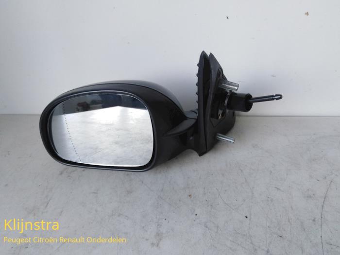 Nieuwe Spiegel Buiten links Peugeot 406 Prijs op aanvraag aangeboden door Fa. Klijnstra & Zn. VOF