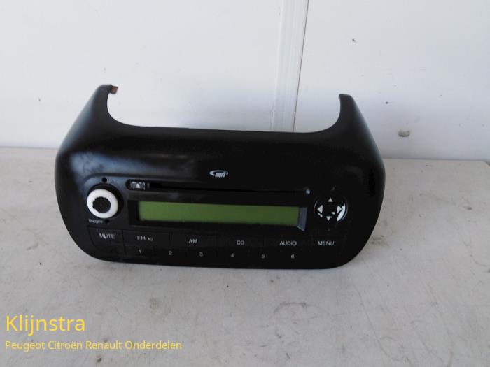 Radio CD Speler van een Peugeot Bipper (AA) 1.4 HDi 2010