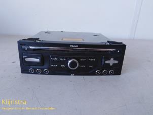 Gebruikte Radio CD Speler Peugeot 5008 I (0A/0E) 1.6 THP 16V Prijs € 250,00 Margeregeling aangeboden door Fa. Klijnstra & Zn. VOF