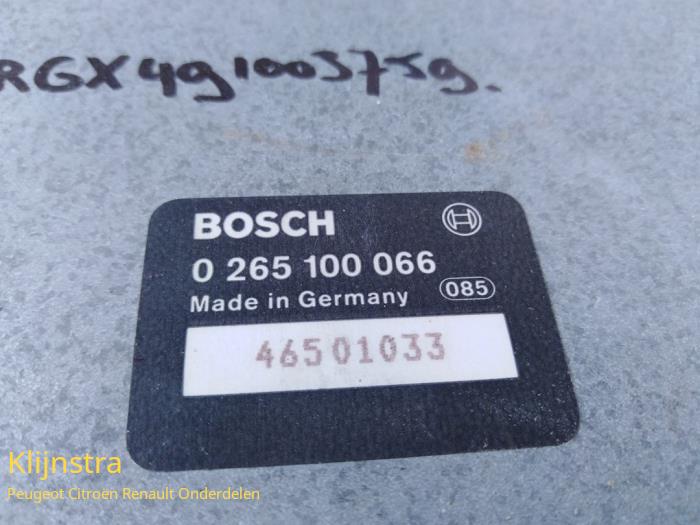 ABS Computer van een Peugeot 605 (6B) 2.0 SRTi/SRVi Turbo 1994