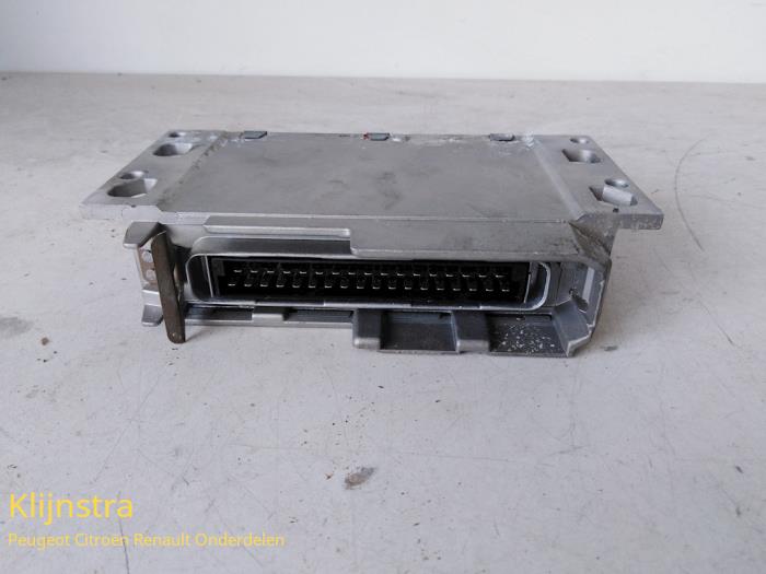 ABS Computer van een Peugeot 605 (6B) 3.0 SV 1992