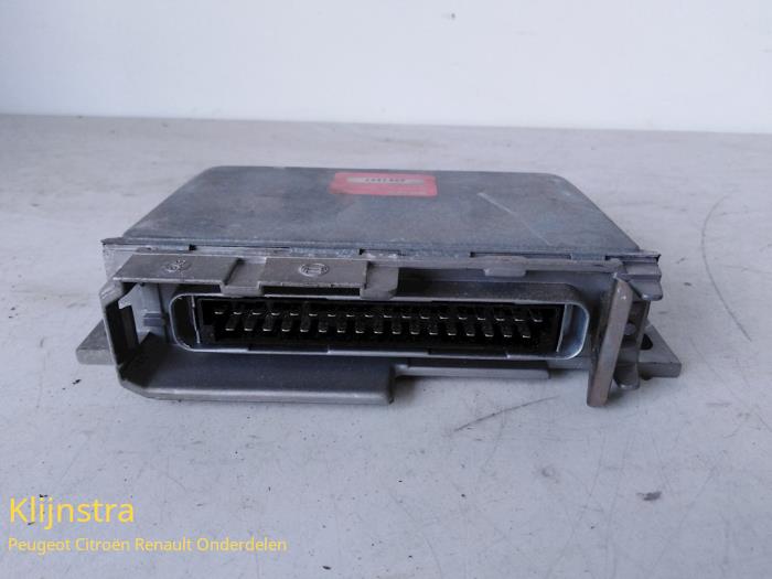 ABS Computer van een Peugeot 605 (6B) 3.0 SV 1992