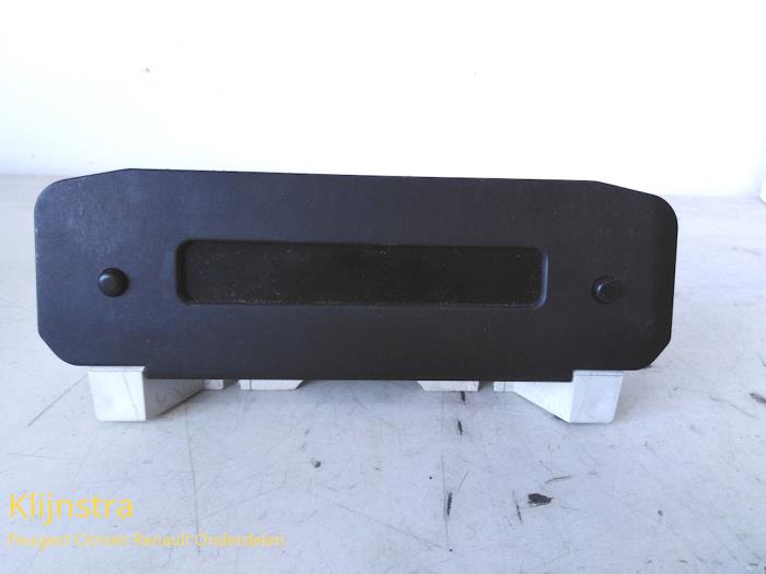 Gebruikte Display Interieur Peugeot 206 (2A/C/H/J/S) 1.4 HDi Prijs € 29,00 Margeregeling aangeboden door Fa. Klijnstra & Zn. VOF