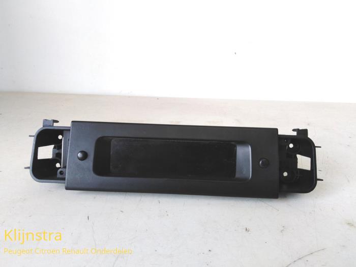 Gebruikte Display Interieur Peugeot 406 (8B) 2.0 HDi 110 Prijs op aanvraag aangeboden door Fa. Klijnstra & Zn. VOF
