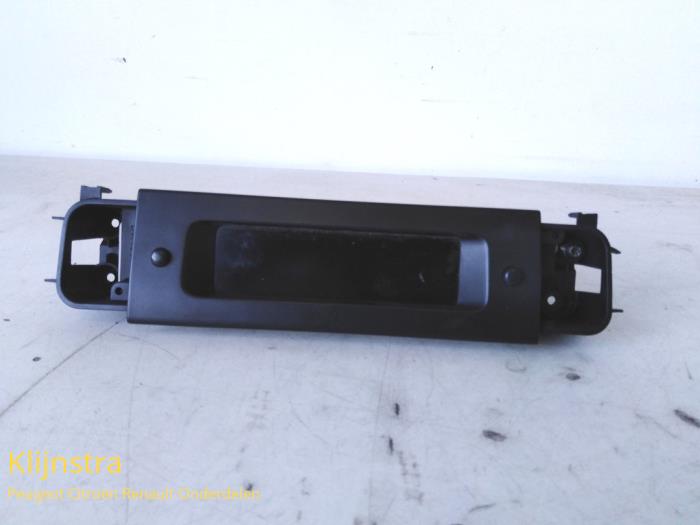 Gebruikte Display Interieur Peugeot 406 Coupé (8C) 2.2 HDI 16V FAP Prijs op aanvraag aangeboden door Fa. Klijnstra & Zn. VOF