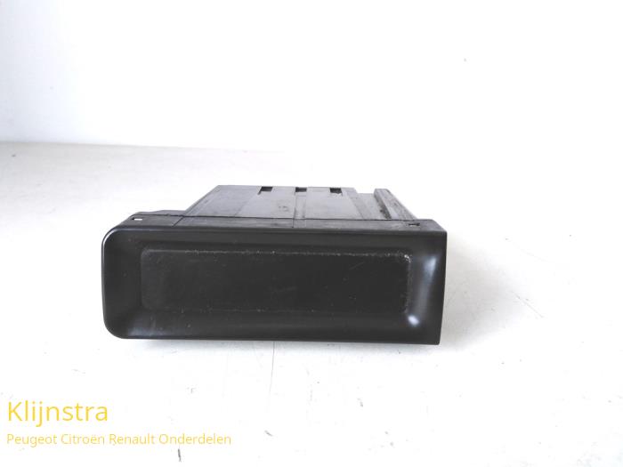 Gebruikte Display Interieur Peugeot 406 (8B) 2.1 SVtd,STXtd Prijs op aanvraag aangeboden door Fa. Klijnstra & Zn. VOF