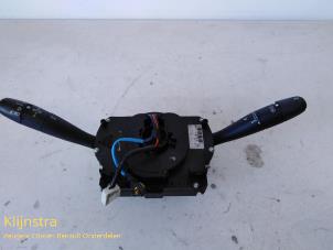 Gebruikte Licht + Raw Schakelaar Peugeot 207/207+ (WA/WC/WM) 1.4 16V VTi Prijs € 49,00 Margeregeling aangeboden door Fa. Klijnstra & Zn. VOF