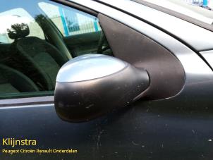 Gebruikte Spiegel Buiten rechts Peugeot 206 (2A/C/H/J/S) 1.4 XR,XS,XT,Gentry Prijs € 35,00 Margeregeling aangeboden door Fa. Klijnstra & Zn. VOF