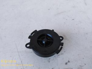 Gebruikte Tweeter Peugeot 208 I (CA/CC/CK/CL) Prijs € 25,00 Margeregeling aangeboden door Fa. Klijnstra & Zn. VOF
