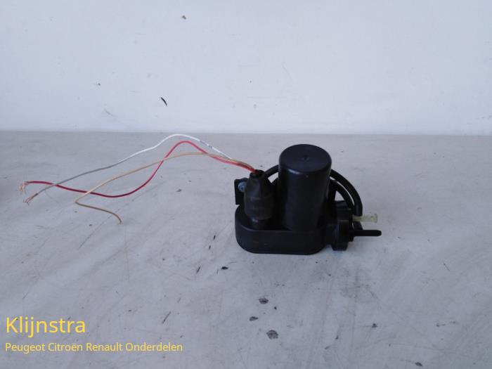 Gebruikte Vacuumpomp (Benzine) Peugeot 406 Coupé (8C) 2.0 16V Prijs € 65,00 Margeregeling aangeboden door Fa. Klijnstra & Zn. VOF