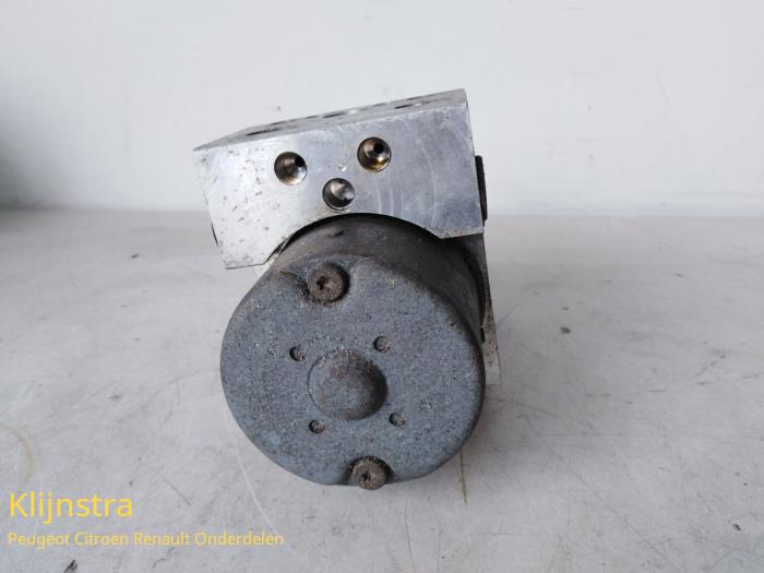 Gebruikte ABS Pomp Peugeot 306 Break (7E) 1.8i 16V Prijs € 50,00 Margeregeling aangeboden door Fa. Klijnstra & Zn. VOF