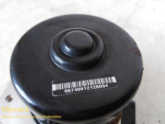 ABS Pomp van een Peugeot 206 (2A/C/H/J/S) 1.9 D 1998