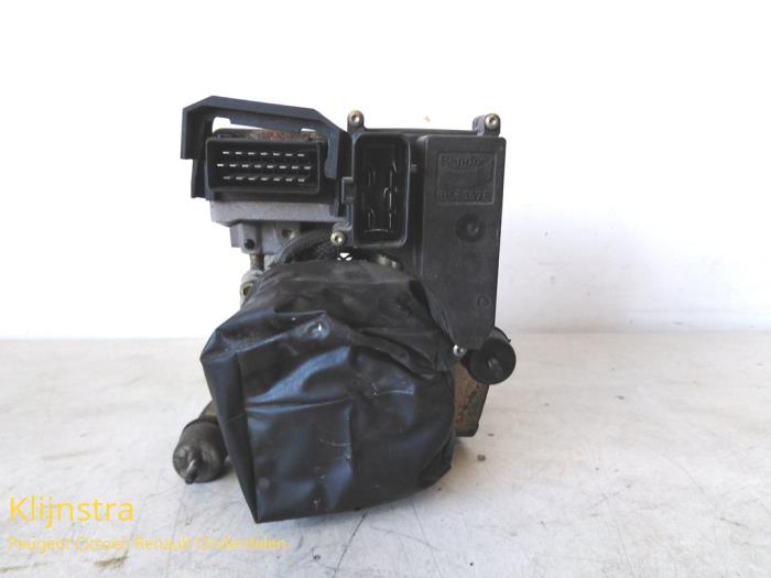 Gebruikte ABS Pomp Peugeot 306 (7A/C/S) 1.1i XN,XA Prijs op aanvraag aangeboden door Fa. Klijnstra & Zn. VOF