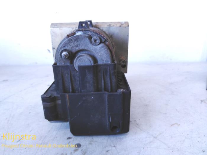 Gebruikte ABS Pomp Peugeot 306 (7A/C/S) 2.0 S 16 Kat. Prijs op aanvraag aangeboden door Fa. Klijnstra & Zn. VOF