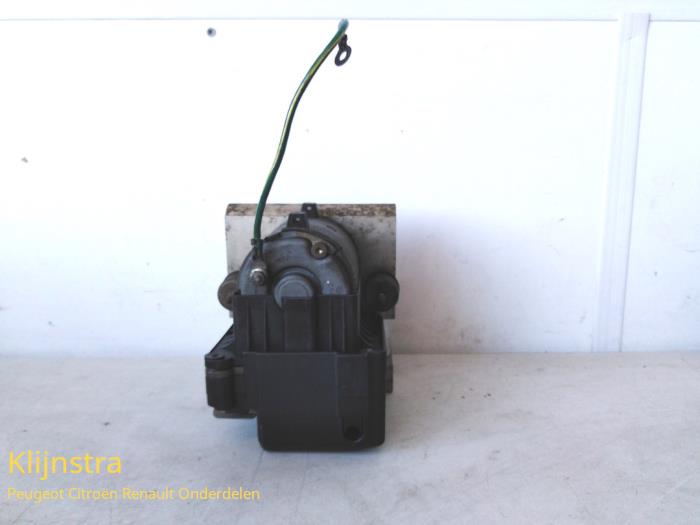 Gebruikte ABS Pomp Peugeot 306 (7A/C/S) 2.0 S 16 Kat. Prijs op aanvraag aangeboden door Fa. Klijnstra & Zn. VOF