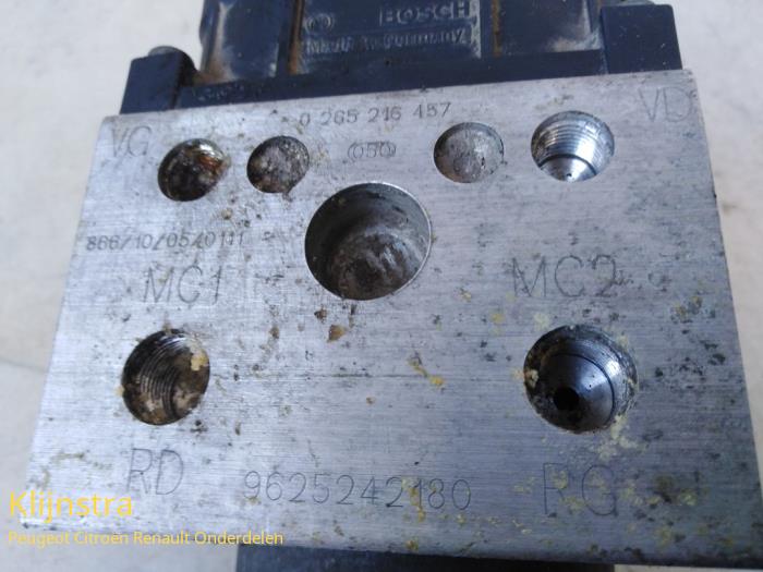 ABS Pomp van een Citroën Xsara Coupé (N0) 1.8i VTR,Exclusive 16V 1998