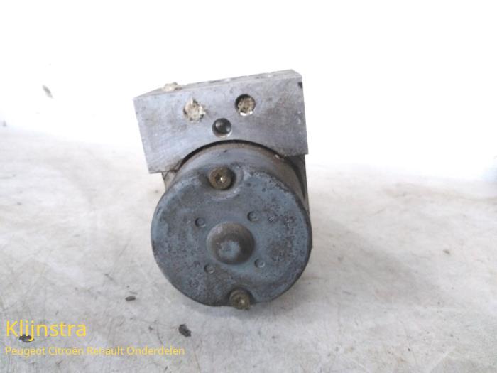 Gebruikte ABS Pomp Renault Laguna II (BG) 1.6 16V Prijs op aanvraag aangeboden door Fa. Klijnstra & Zn. VOF