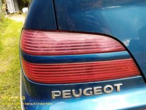 Gebruikte Achterlicht links Peugeot 406 (8B) 2.2 HDi 16V FAP Prijs op aanvraag aangeboden door Fa. Klijnstra & Zn. VOF