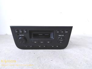 Gebruikte Radio/Cassette Peugeot 406 (8B) 2.2 HDi 16V FAP Prijs € 100,00 Margeregeling aangeboden door Fa. Klijnstra & Zn. VOF