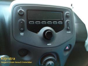 Gebruikte Display Interieur Peugeot 108 1.0 12V Prijs op aanvraag aangeboden door Fa. Klijnstra & Zn. VOF