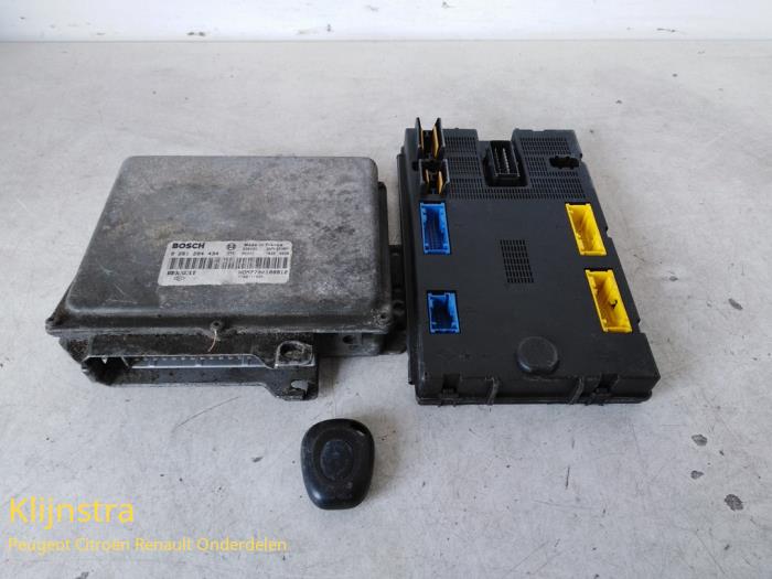 Gebruikte Computer Motormanagement Renault Espace (JE) 3.0i V6 24V Kat. Prijs € 150,00 Margeregeling aangeboden door Fa. Klijnstra & Zn. VOF