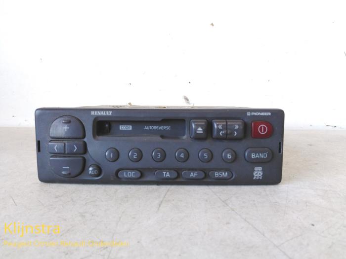 Radio/Cassette van een Renault Espace (JE) 2.2 dT 12V 1998