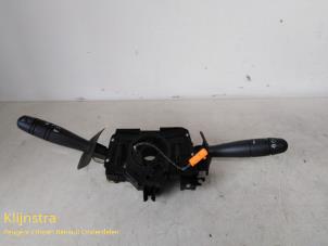 Gebruikte Combischakelaar Stuurkolom Renault Clio II (BB/CB) 1.2 Prijs op aanvraag aangeboden door Fa. Klijnstra & Zn. VOF