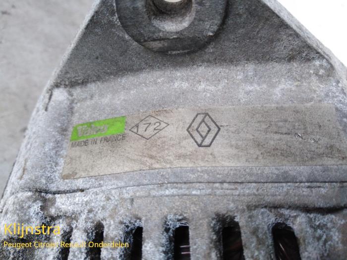 Dynamo van een Renault Megane Coupé (DA) 2.0i 1999