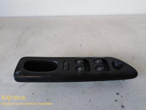 Gebruikte Raam schakelaar elektrisch Renault Laguna I Grandtour (K56) 1.8 RXE 16V Prijs op aanvraag aangeboden door Fa. Klijnstra & Zn. VOF