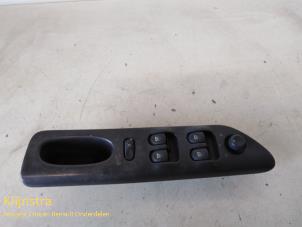 Gebruikte Ruit schakelaar elektrisch Renault Laguna I Grandtour (K56) 2.0 Prijs op aanvraag aangeboden door Fa. Klijnstra & Zn. VOF