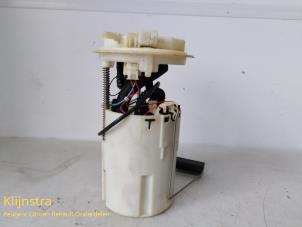 Gebruikte Benzinepomp Renault Laguna II (BG) 2.0 16V Prijs op aanvraag aangeboden door Fa. Klijnstra & Zn. VOF