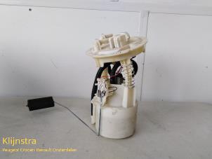 Gebruikte Benzinepomp Renault Scénic I (JA) 2.0 16V Prijs op aanvraag aangeboden door Fa. Klijnstra & Zn. VOF