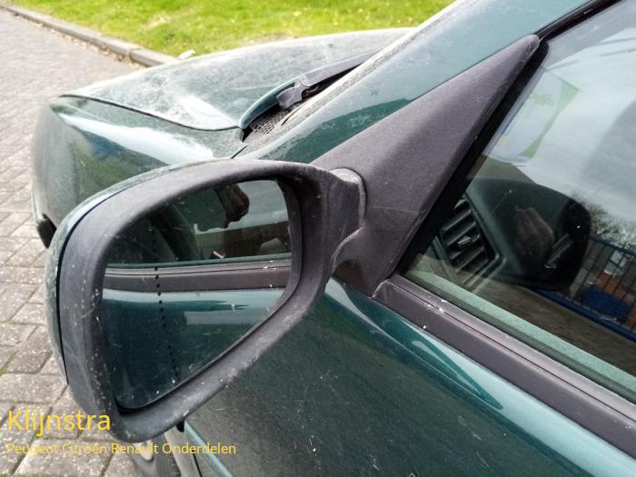 Spiegel Buiten links van een Peugeot 306 Break (7E) 1.4 XN,XR 2001