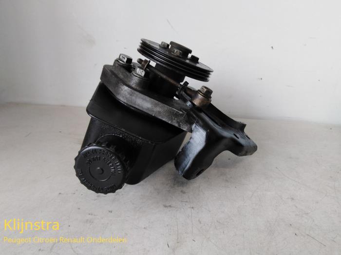 Gebruikte Servopomp Renault Clio (B/C57/357/557/577) 1.4i RN,RT Kat. Prijs € 75,00 Margeregeling aangeboden door Fa. Klijnstra & Zn. VOF