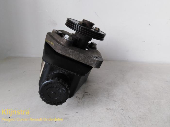 Gebruikte Pomp Servo Renault Clio (B/C57/357/557/577) 1.2i RL,RN,RT Kat. Prijs op aanvraag aangeboden door Fa. Klijnstra & Zn. VOF
