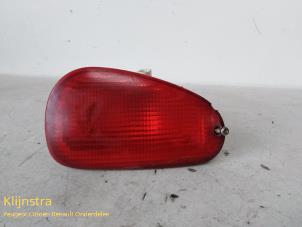 Gebruikte Mistachterlicht Renault Espace (JE) 2.2 dT 12V Prijs € 35,00 Margeregeling aangeboden door Fa. Klijnstra & Zn. VOF