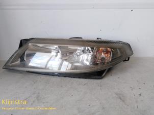 Gebruikte Linker Koplamp Renault Laguna II Grandtour (KG) 1.9 dCi 120 Prijs op aanvraag aangeboden door Fa. Klijnstra & Zn. VOF