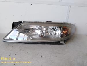 Gebruikte Linker Koplamp Renault Laguna II (BG) 3.0 V6 24V Prijs op aanvraag aangeboden door Fa. Klijnstra & Zn. VOF