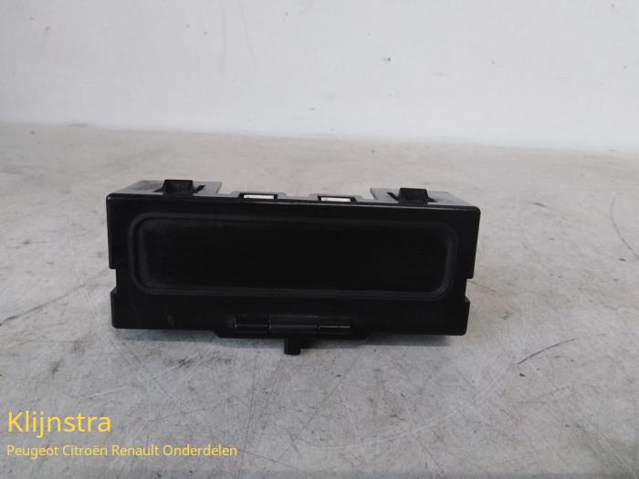 Gebruikte Display Interieur Renault Megane (BA) 1.6i Prijs op aanvraag aangeboden door Fa. Klijnstra & Zn. VOF