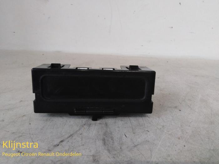 Gebruikte Display Interieur Renault Clio II Societe (SB) 1.5 dCi 65 Prijs € 37,00 Margeregeling aangeboden door Fa. Klijnstra & Zn. VOF
