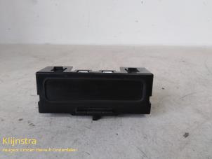 Gebruikte Display Interieur Renault Clio Prijs op aanvraag aangeboden door Fa. Klijnstra & Zn. VOF