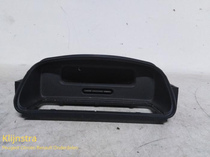 Gebruikte Display Interieur Renault Clio II (BB/CB) 1.6 16V Prijs op aanvraag aangeboden door Fa. Klijnstra & Zn. VOF