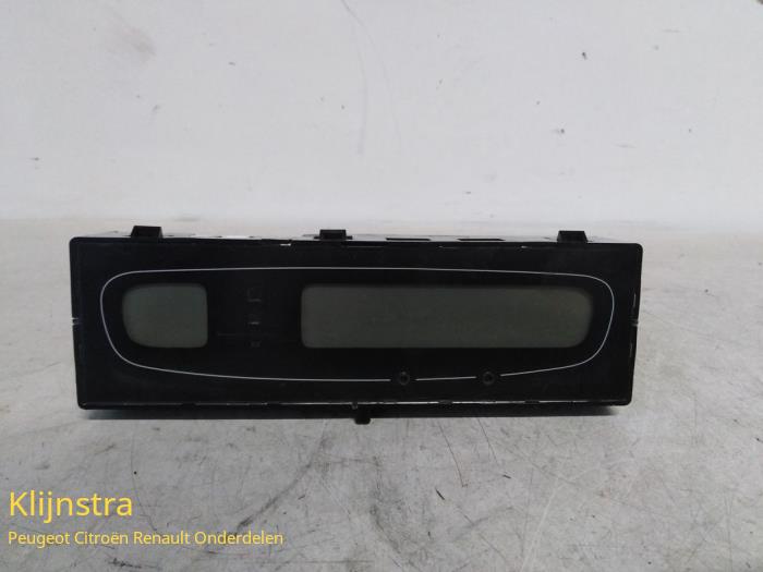Gebruikte Display Interieur Renault Laguna II Grandtour (KG) 2.2 dCi 150 16V Prijs op aanvraag aangeboden door Fa. Klijnstra & Zn. VOF
