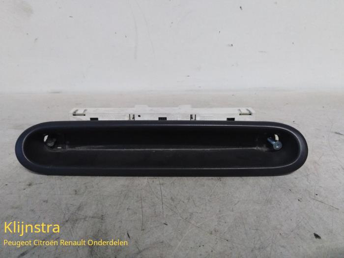Gebruikte Display Interieur Renault Twingo (C06) 1.2 SPi Phase I Prijs € 39,99 Margeregeling aangeboden door Fa. Klijnstra & Zn. VOF
