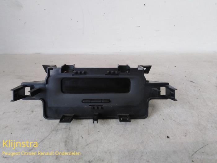Gebruikte Display Interieur Renault Megane II CC (EM) 1.9 dCi 120 Prijs op aanvraag aangeboden door Fa. Klijnstra & Zn. VOF
