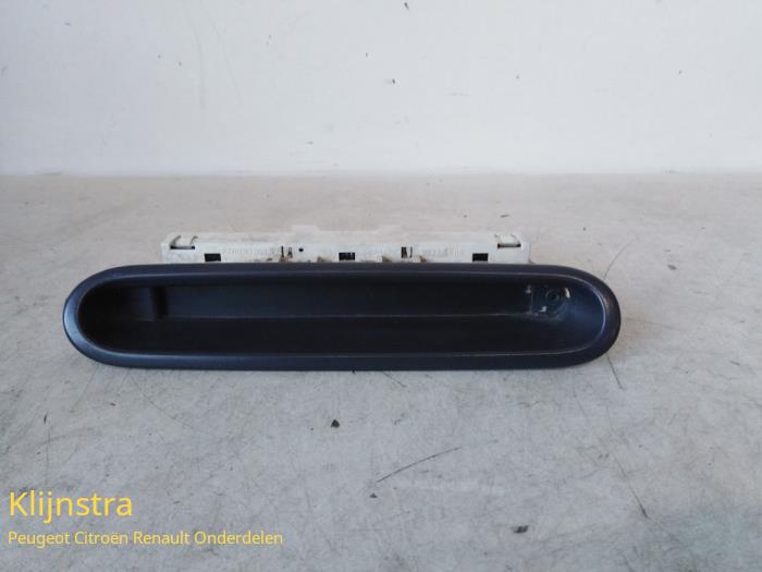 Gebruikte Display Interieur Renault Twingo (C06) 1.2 Prijs € 65,00 Margeregeling aangeboden door Fa. Klijnstra & Zn. VOF