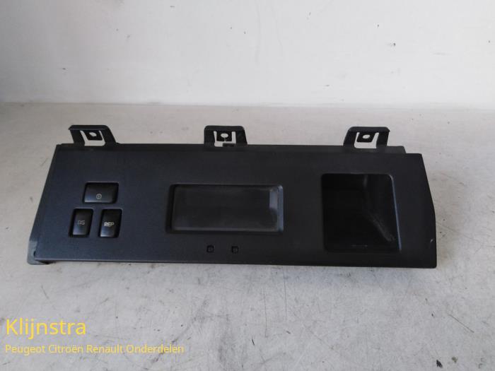 Gebruikte Display Interieur Renault Safrane I 2.5 RN,RT,RXE Prijs op aanvraag aangeboden door Fa. Klijnstra & Zn. VOF