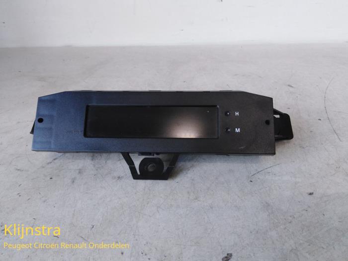 Gebruikte Display Interieur Renault Twingo (C06) 1.2 SPi Phase I Prijs € 65,00 Margeregeling aangeboden door Fa. Klijnstra & Zn. VOF