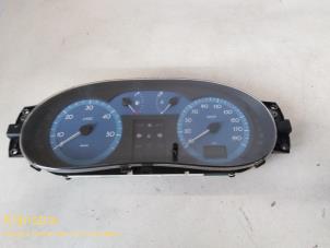 Gebruikte Kilometerteller KM Renault Master II (FD/HD) 2.2 dCi 16V Prijs op aanvraag aangeboden door Fa. Klijnstra & Zn. VOF