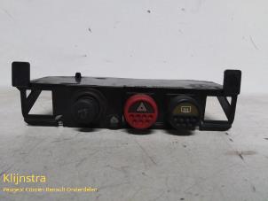 Gebruikte Aansteker Peugeot 306 (7A/C/S) 1.4 XN,XR,XA,XRA Prijs op aanvraag aangeboden door Fa. Klijnstra & Zn. VOF